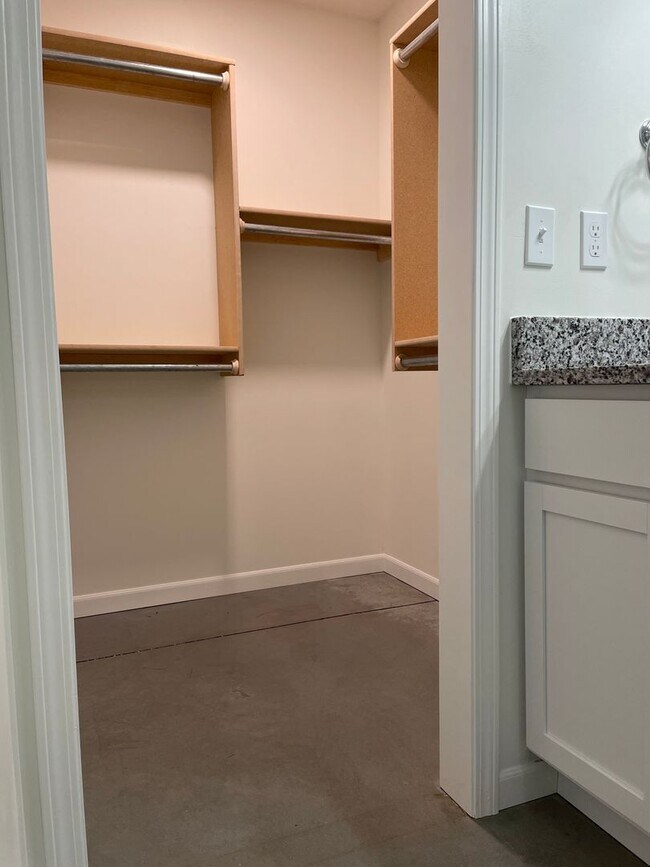 Photo - 3 Bedroom 2 bath Duplex with Garage Near WSU