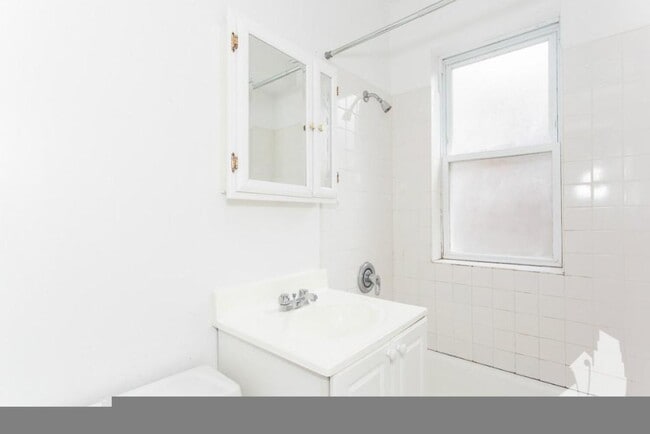 Photo - 1941 W Winnemac Ave Unit 1941