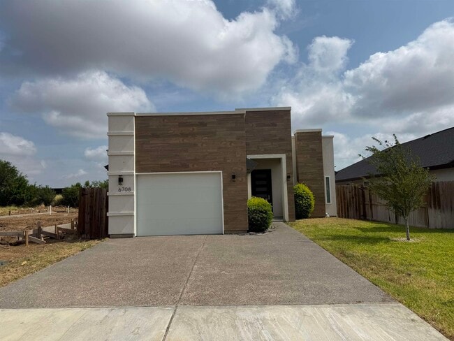 Building Photo - 6708 El Jinete Dr