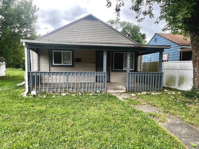 Building Photo - 2933 N Gladstone Ave Rental