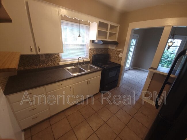 Photo - 613 NE 45th St