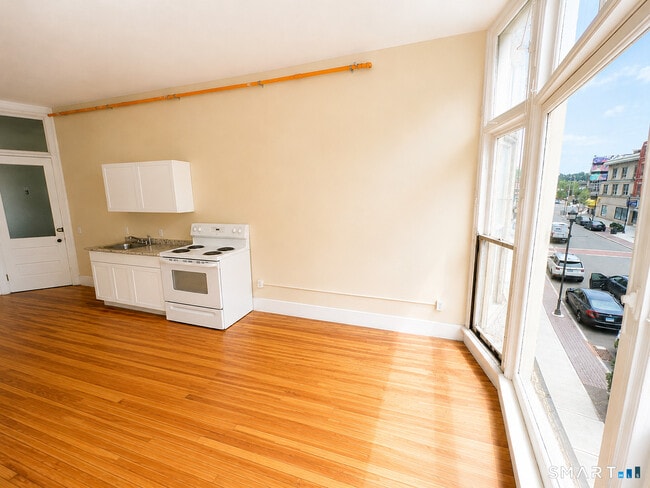 Photo - 105 Bank St Unit 2B