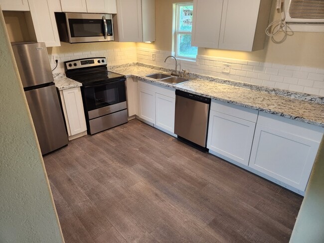 Building Photo - 611 E Highway 11 Unit 1