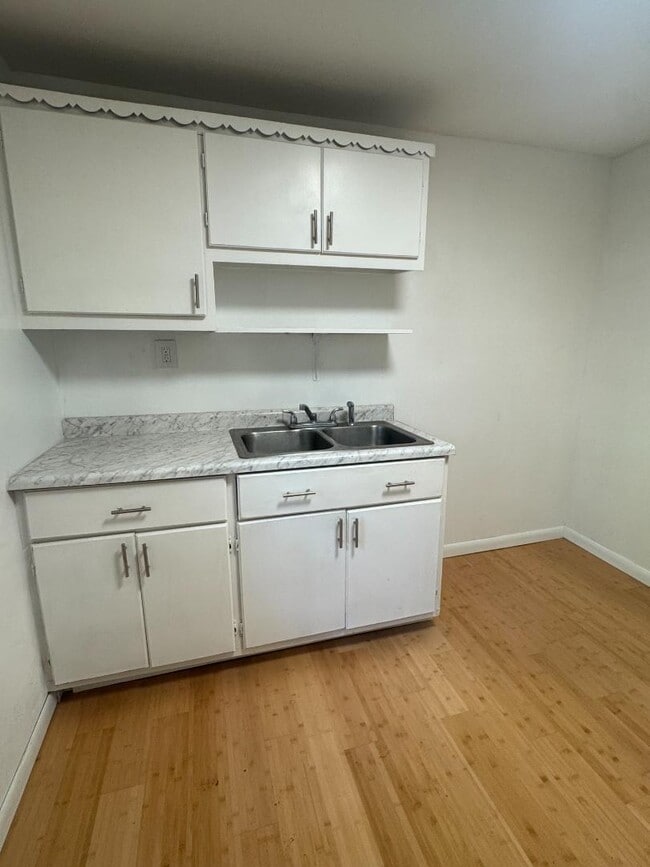 Photo - 460 W Napier Ave