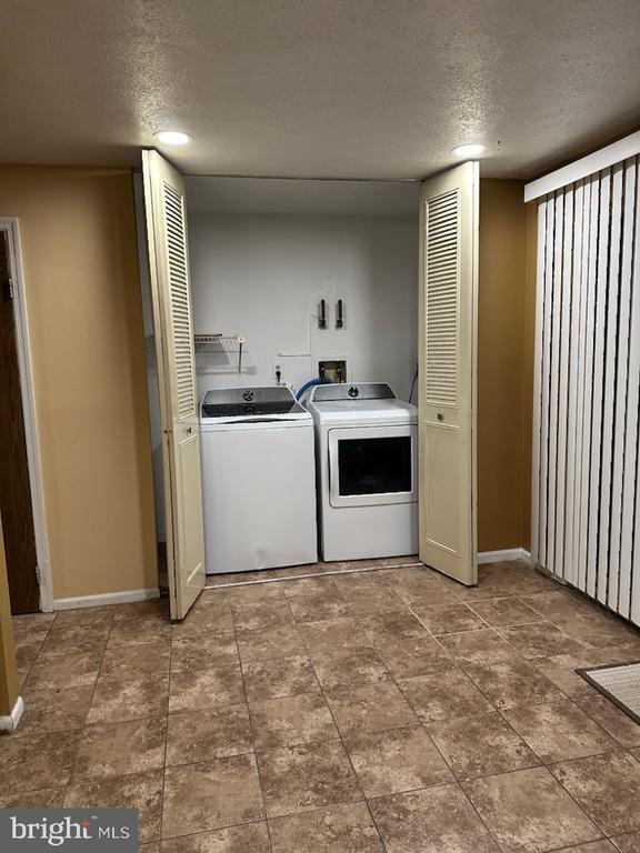 Photo - 70 Vanderbilt Ct