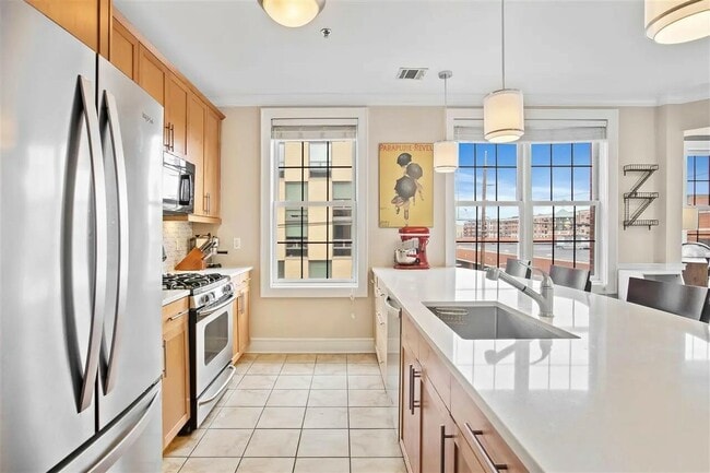 Building Photo - 830 Monroe St Unit B 830