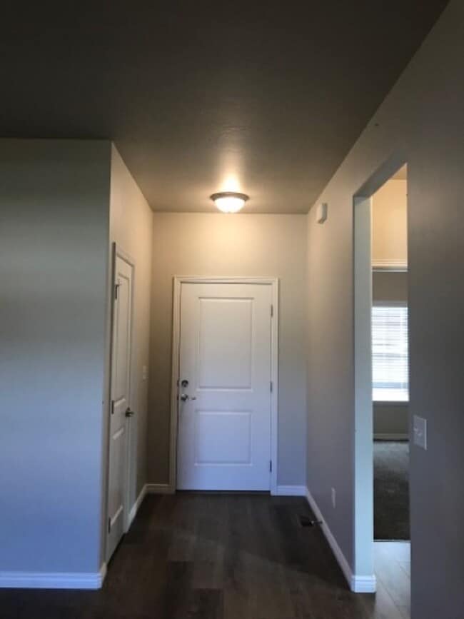 Photo - 1235 Langford Way