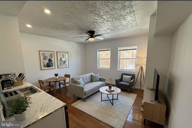 Photo - 15 Halley Pl SE