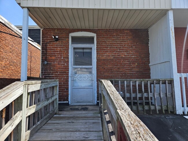 Photo - 1121 W Poplar St Unit 2