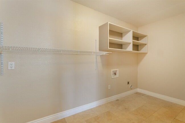 Photo - 2098 Harland Dr