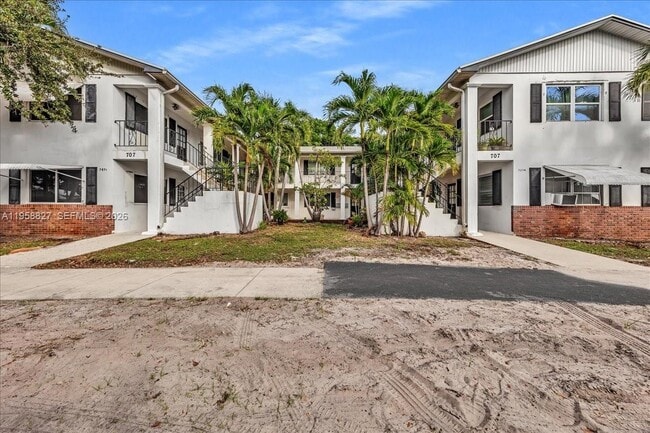 Photo - 707 S 19th Ave Unidad 9