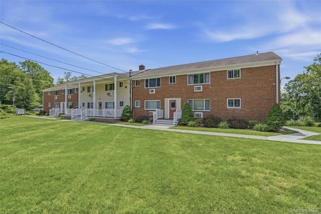 Building Photo - 90 Osborne Hill Rd Unit B14