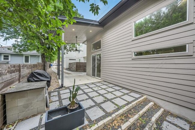 Photo - 505 W Odell St