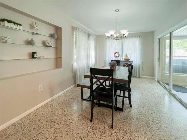 Photo - 1649 Livingstone St