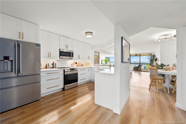 Photo - 625 NW North River Dr Unit 205