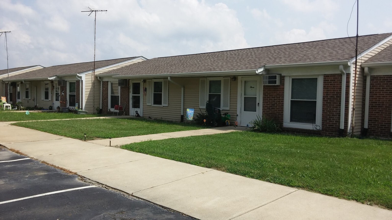 Fox Run Apartments - Fox Run Apartments