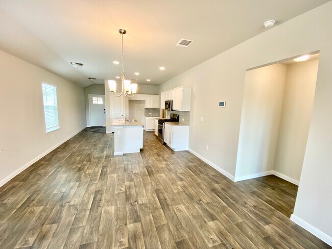 Photo - 3525 Kotche St