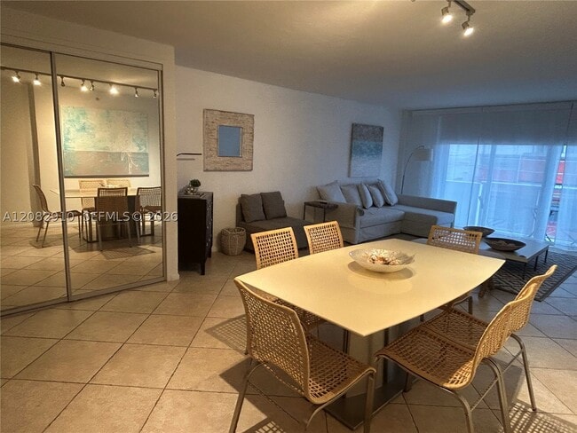 Building Photo - 9195 Collins Ave Unit 414