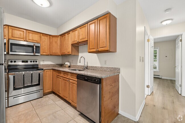 3BR, 1.5BA - 995SF - Kitchen