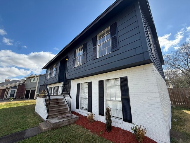 Photo - 402 Tresvant Dr