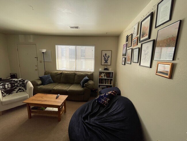 Photo - Upper Level 2 Bedroom 1 Bath Unidad 11