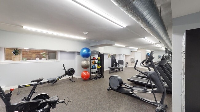 2800 Woodley Rd