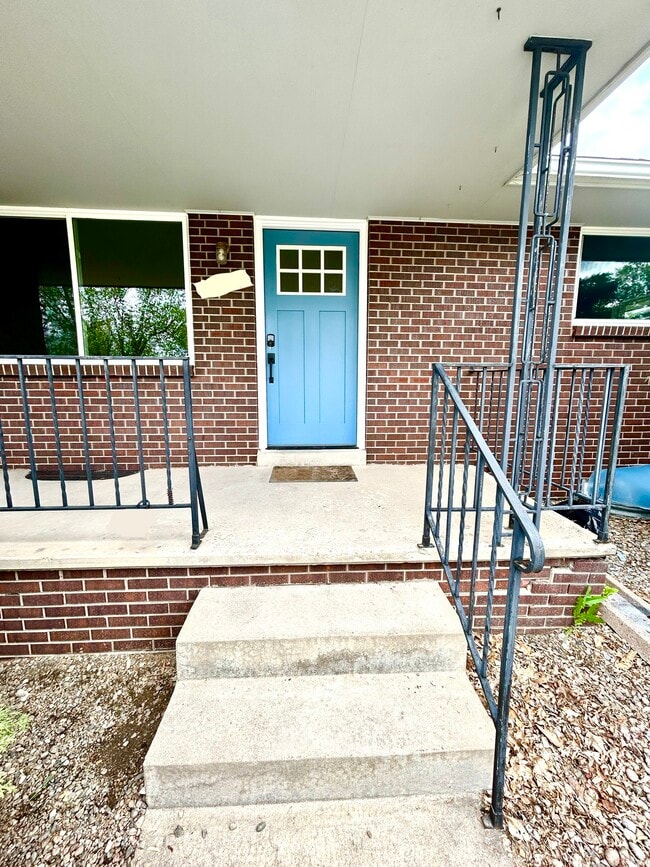 Photo - 6935 Webster St