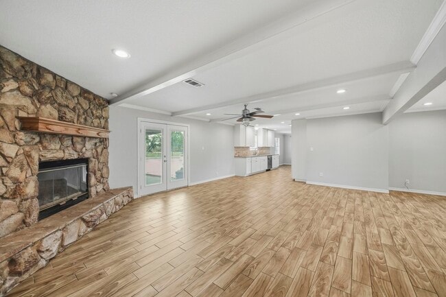 Photo - 302 Country Rd