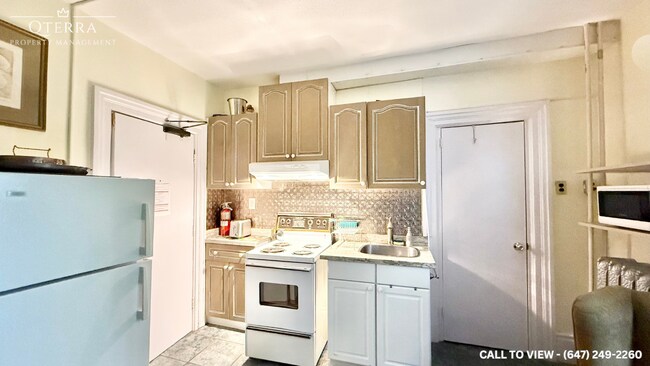 Photo - 4-50 Nelson St W