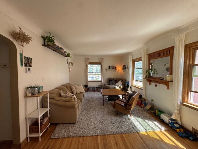 Photo - "Charming 4-Bed Sanctuary with Spacious Living in Saint Paul - Como Neighborhood"