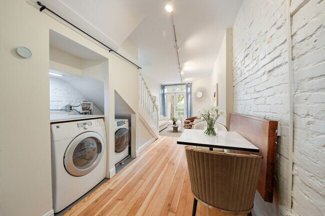 Photo - 14 Snows Ct NW