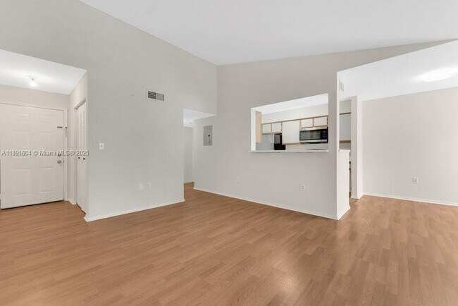 Photo - 2321 NW 33rd St Unit 215