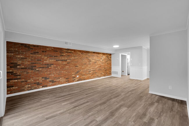 Living room 100 Lynn E - 100 Lynn Cir