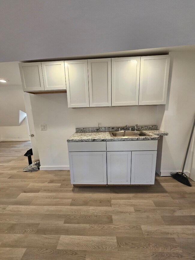 Photo - 210 Baldwin St