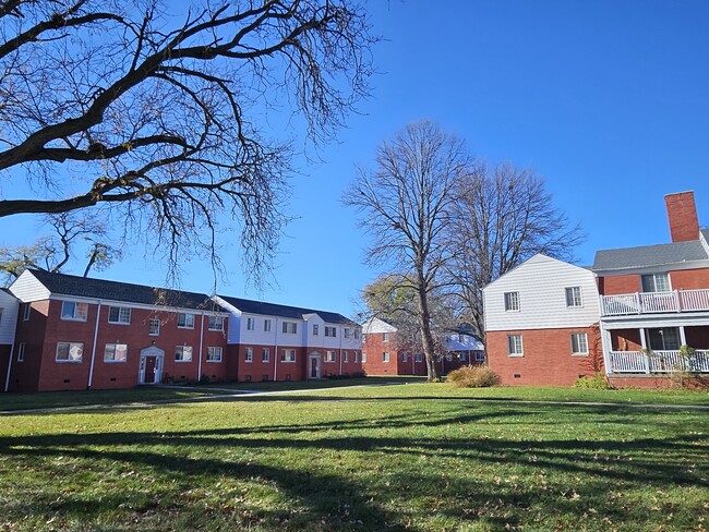 Franklin Court Apartments - Franklin Court Apartments