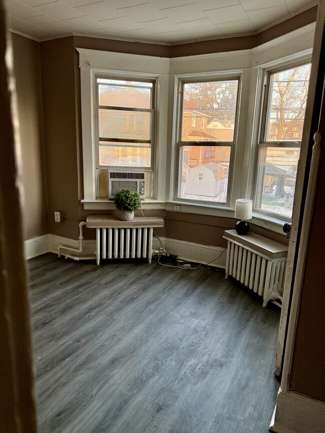 Building Photo - 93 Fullerton Ave Unit #2