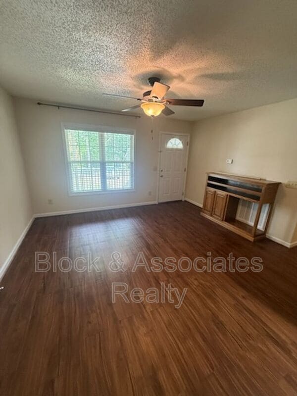 Photo - 1716 Sunny Ln