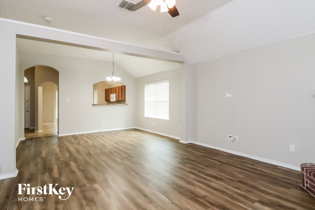 Photo - 1124 Manhassett Ct