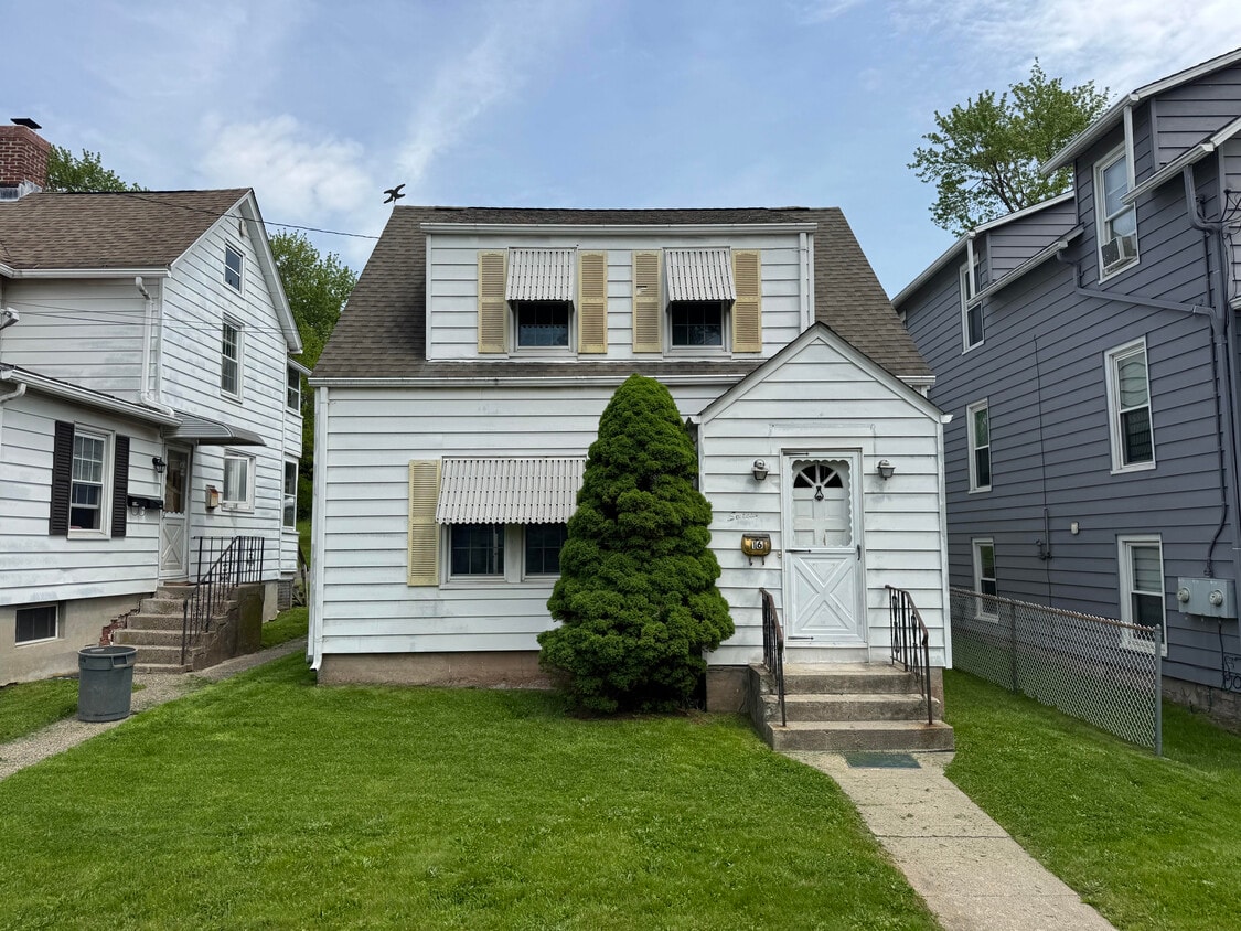 Front of house - 16 Durant Ter (Middletown, CT)