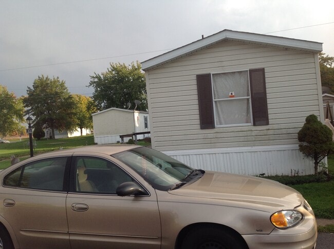 Building Photo - 39600 Knob Hill Rd