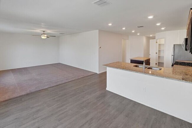 Photo - 4051 E Braddock Dr
