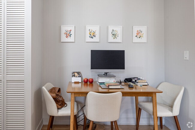 1BR, 1BA - 700SF - Dining Room