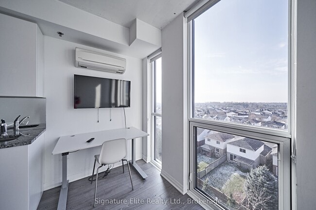 Photo - 1900 Simcoe St N