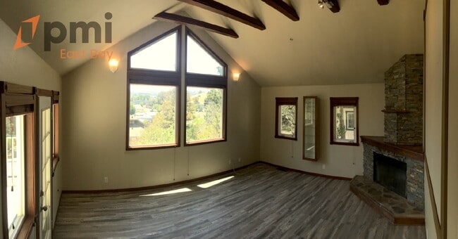 Photo - 4-Bedroom Residence in Martinez with Flexi...