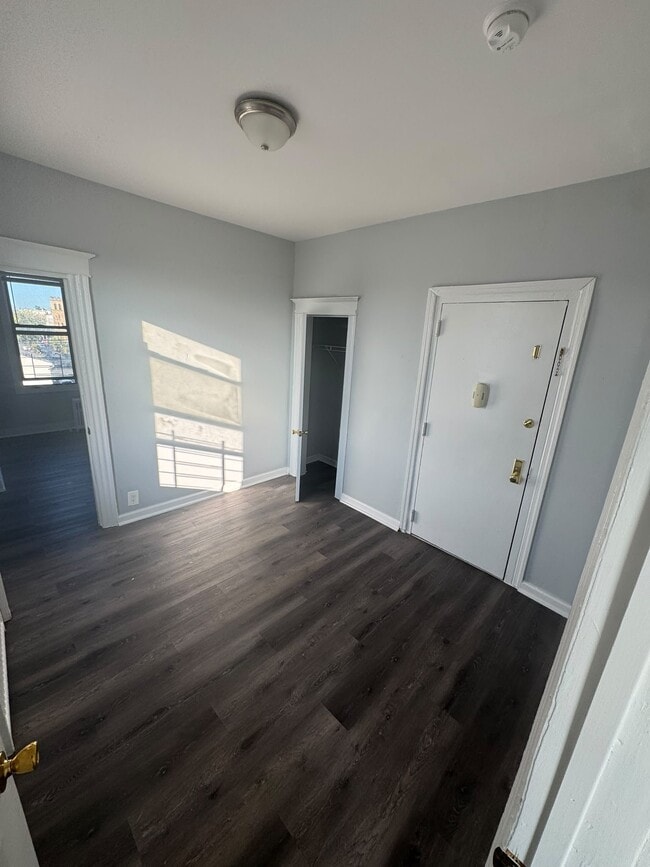 Building Photo - 116 Maple St Unit 4W