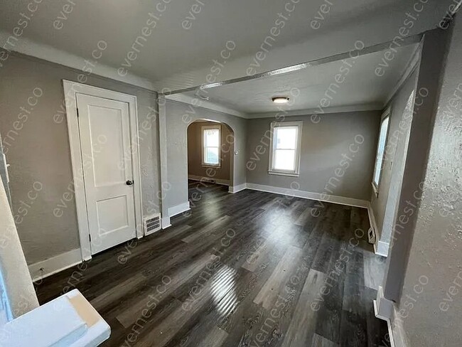 Photo - 3355 Curwood St