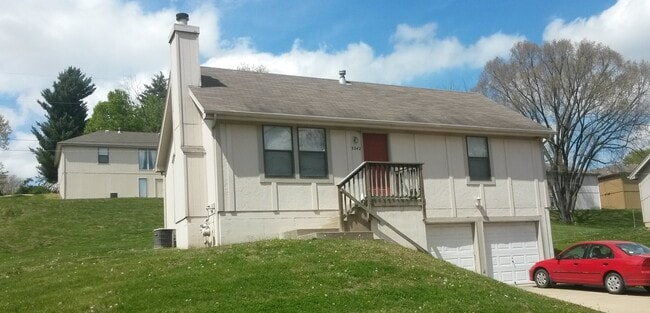 Building Photo - 3242 N Virginia Ave