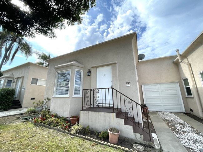 Building Photo - 208-208 W Mariposa Ave Unit 204