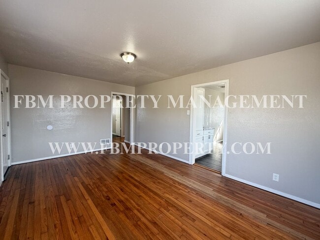 Photo - 410 N Flat St