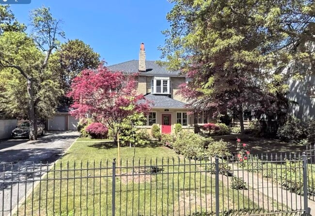 Building Photo - 158 Albany Av Unit 3